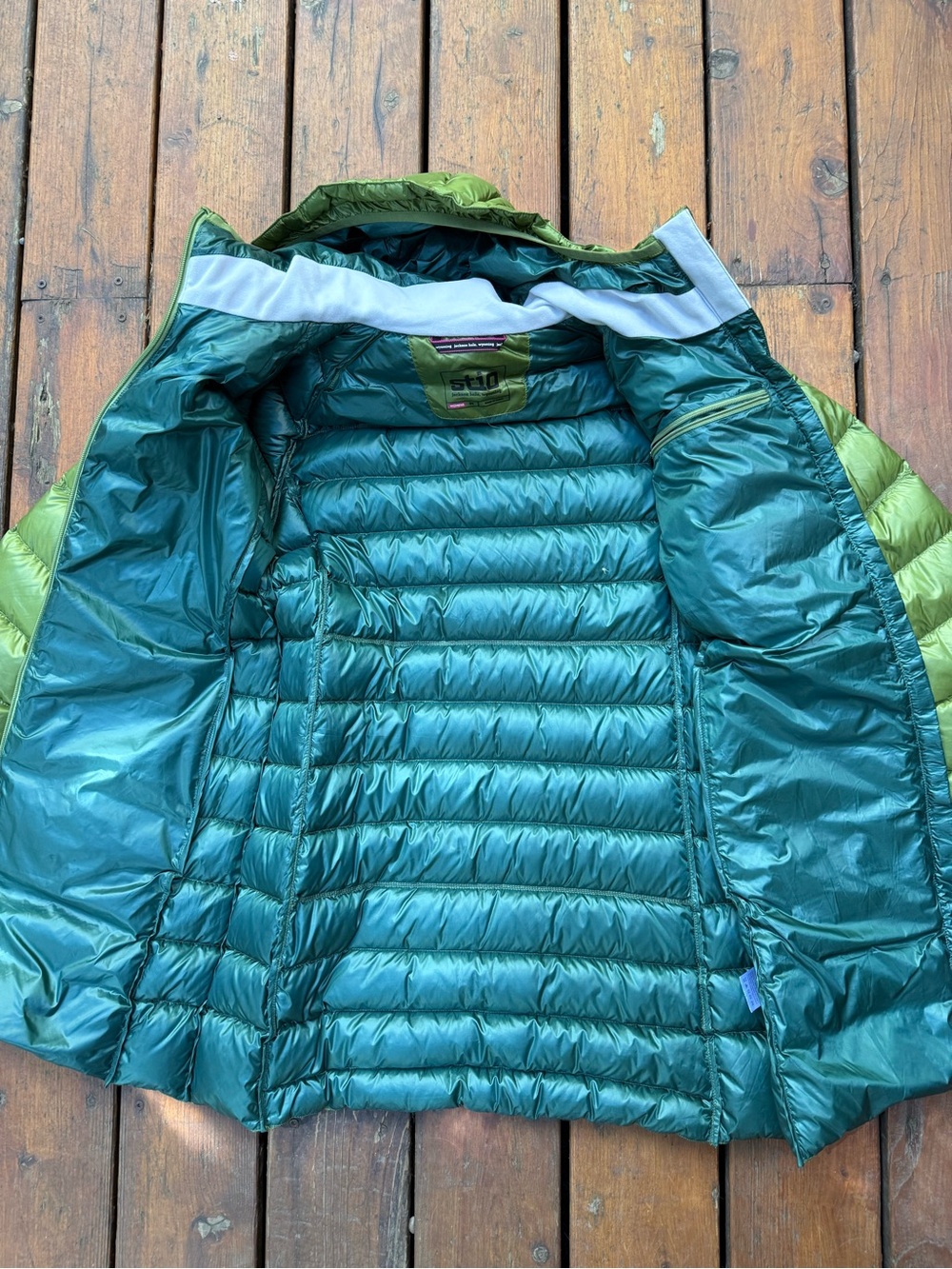 Stio Women's Hometown Hooded Parka in Autumn Green - Picture 7 of 8